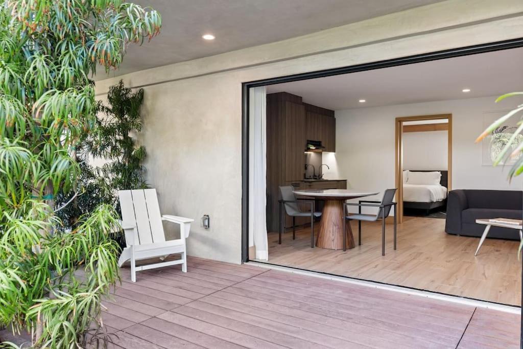 Malibu Sand Carbon Beach Suites Buitenkant foto