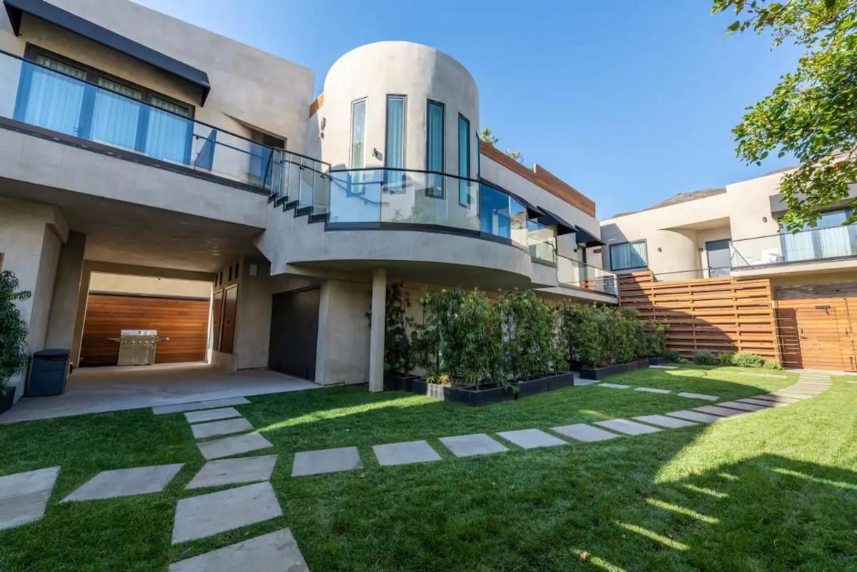 Malibu Sand Carbon Beach Suites Buitenkant foto