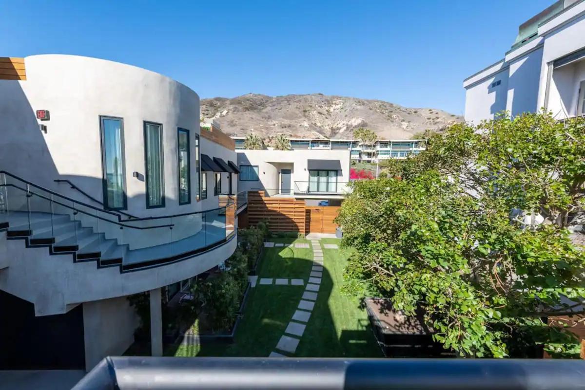 Malibu Sand Carbon Beach Suites Buitenkant foto
