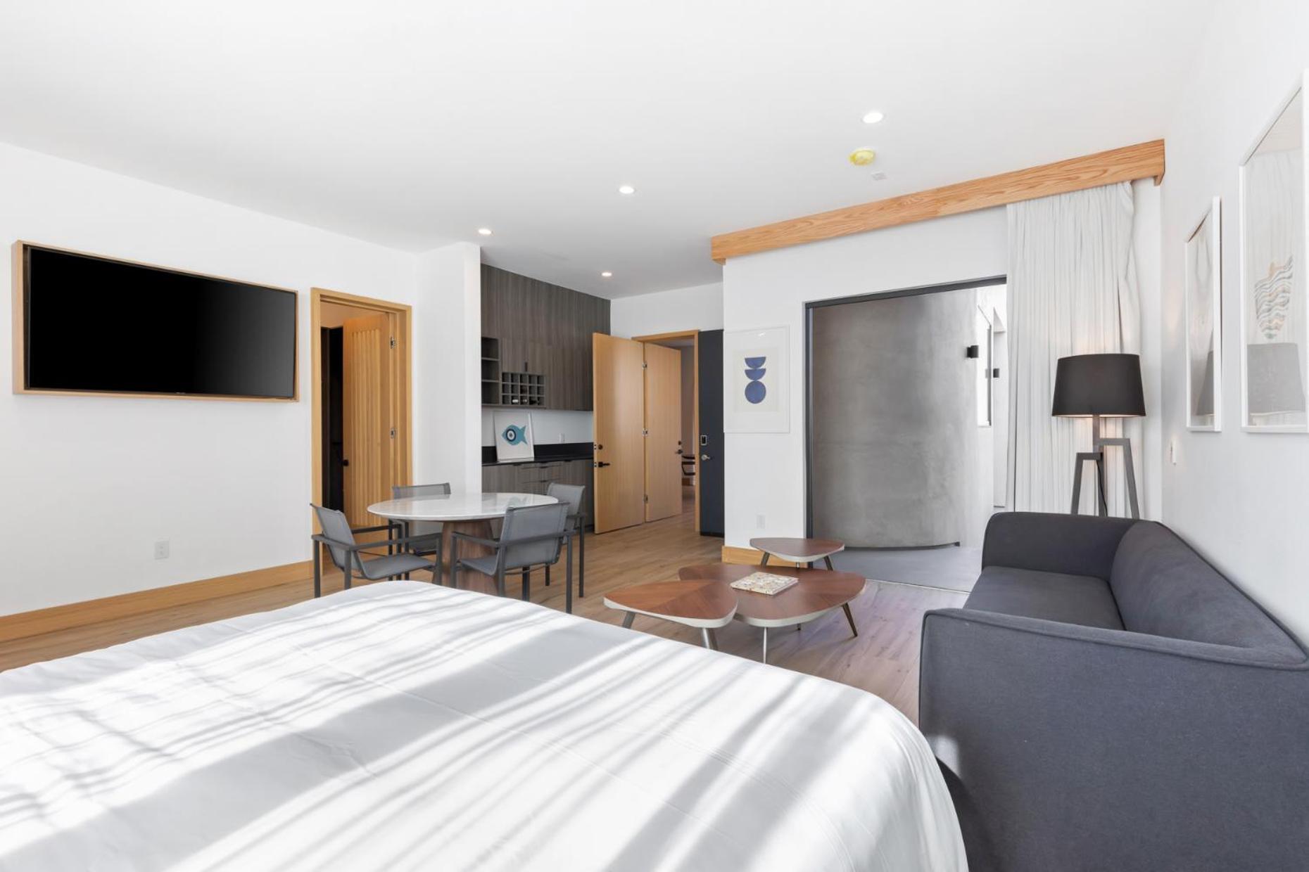 Malibu Sand Carbon Beach Suites Buitenkant foto