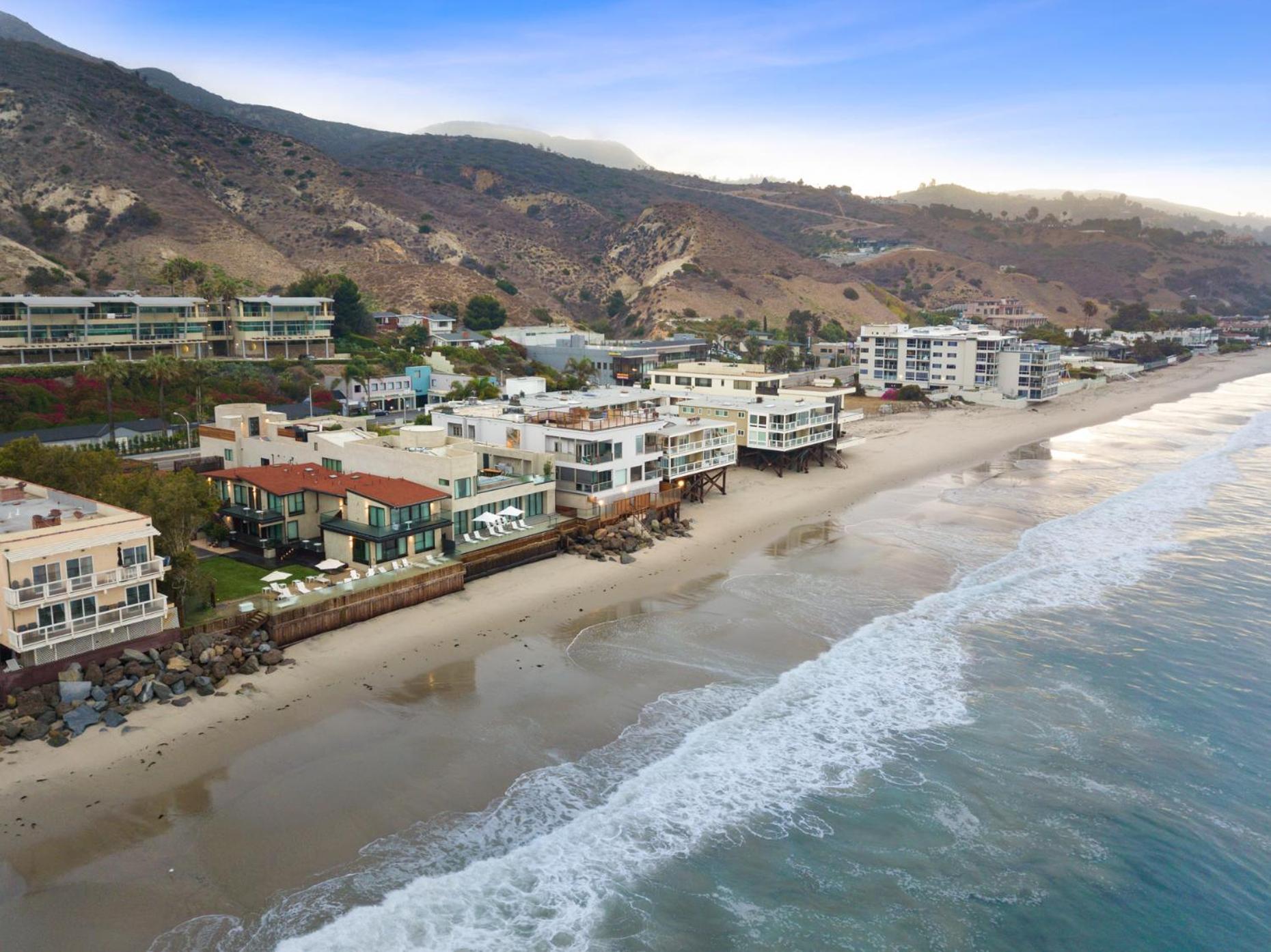 Malibu Sand Carbon Beach Suites Buitenkant foto