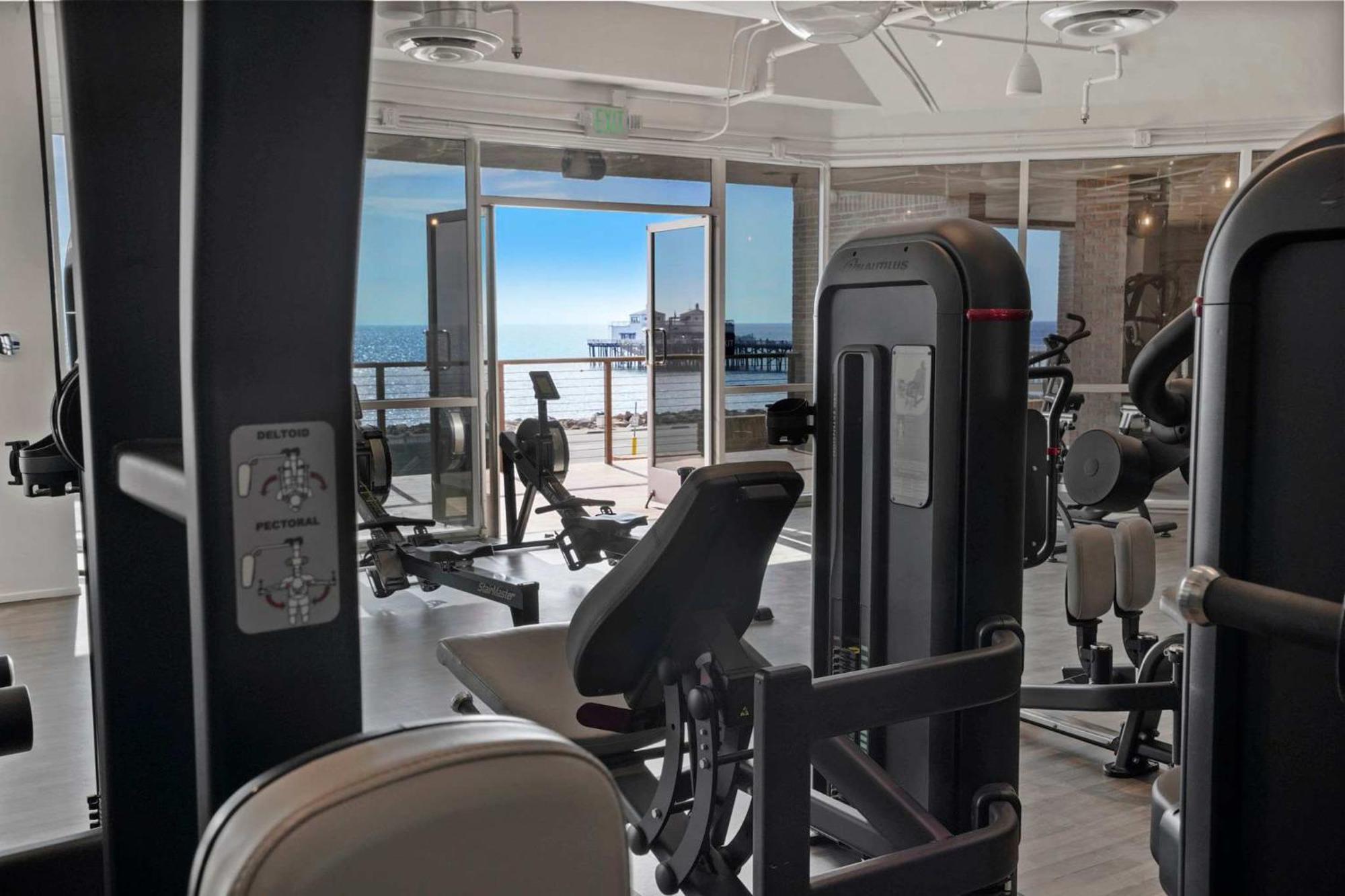 Malibu Sand Carbon Beach Suites Buitenkant foto